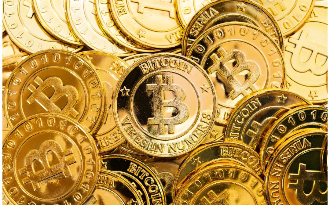 狂囤 55 万枚大饼：微策略 2025 年或将跑赢 BTC